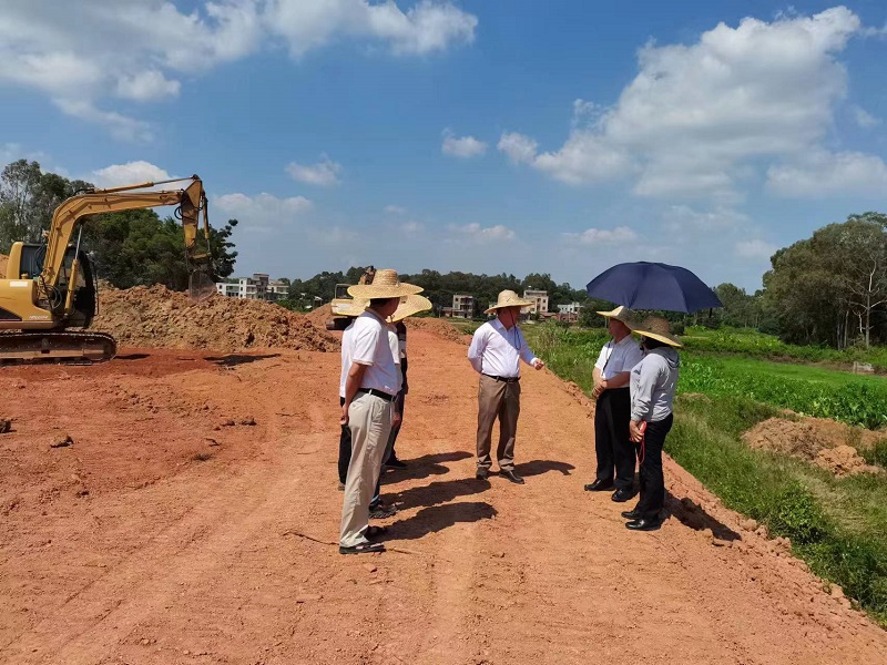 1658913750512508.jpg 黄和平在工地现场图片.jpg