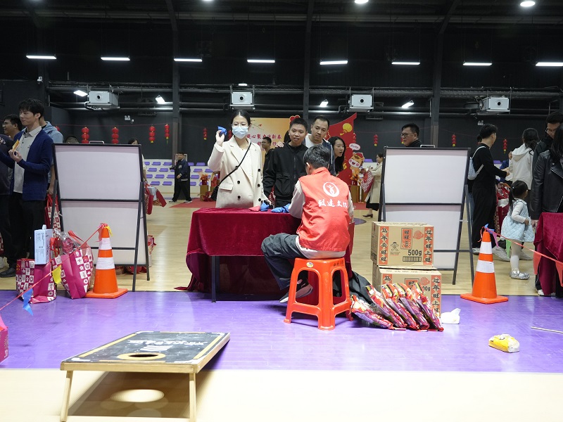 1771060336119228.jpg 趣味沙包游戏进行中.jpg